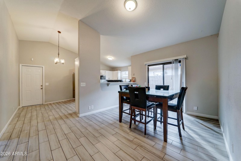 4006 N 88th Ln-13