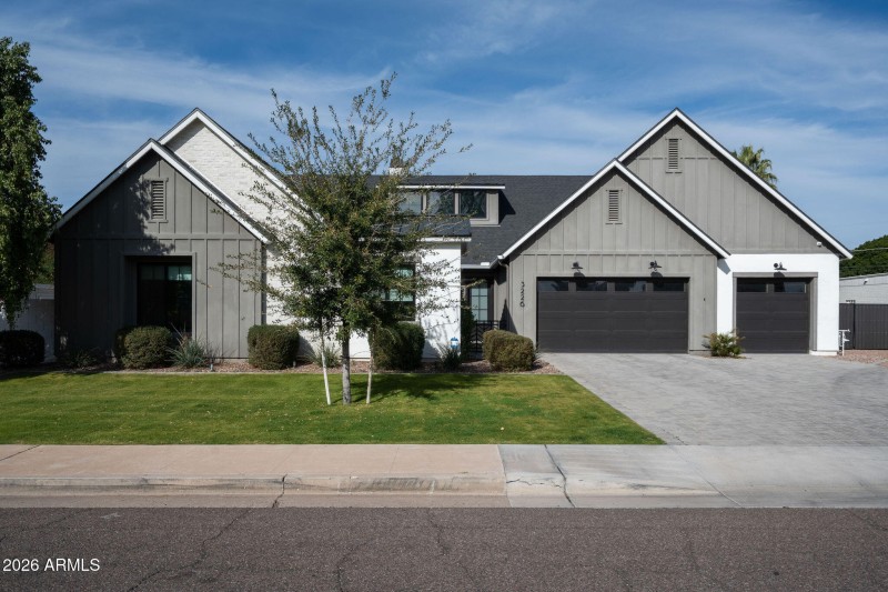 3226 E. Glenrosa Front