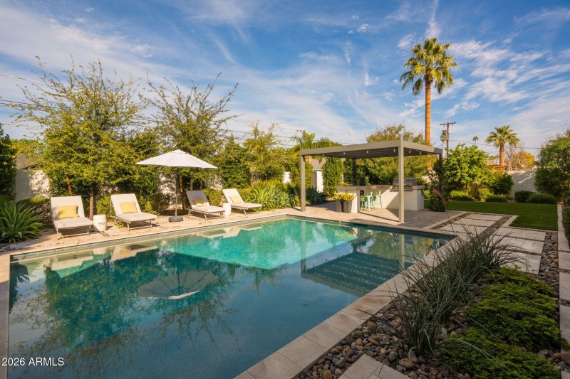 Pool w: ramada