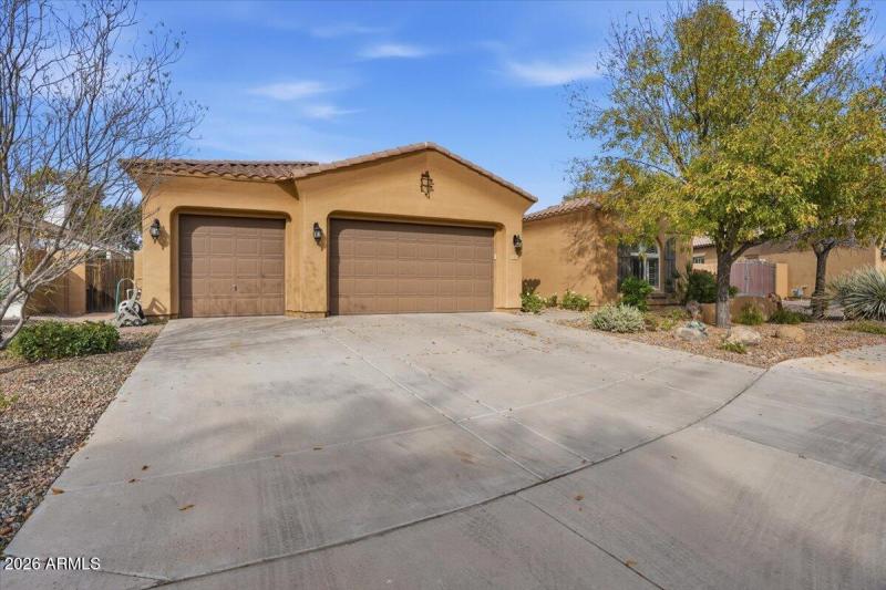 05-3370 E Cherrywood Pl_RedHogMedia