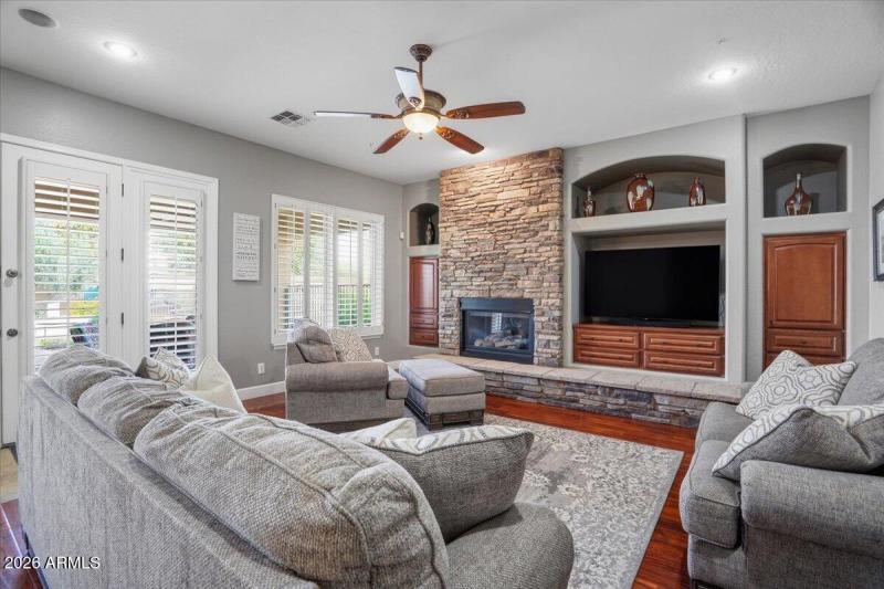 17-3370 E Cherrywood Pl_RedHogMedia