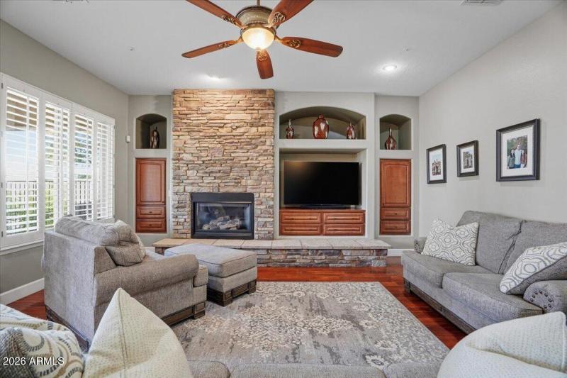 18-3370 E Cherrywood Pl_RedHogMedia