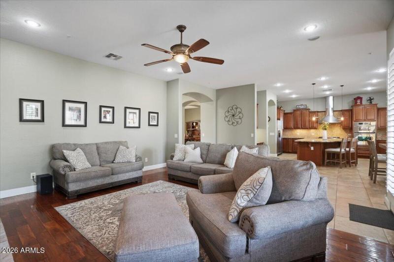 20-3370 E Cherrywood Pl_RedHogMedia