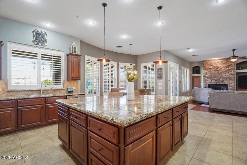 25-3370 E Cherrywood Pl_RedHogMedia