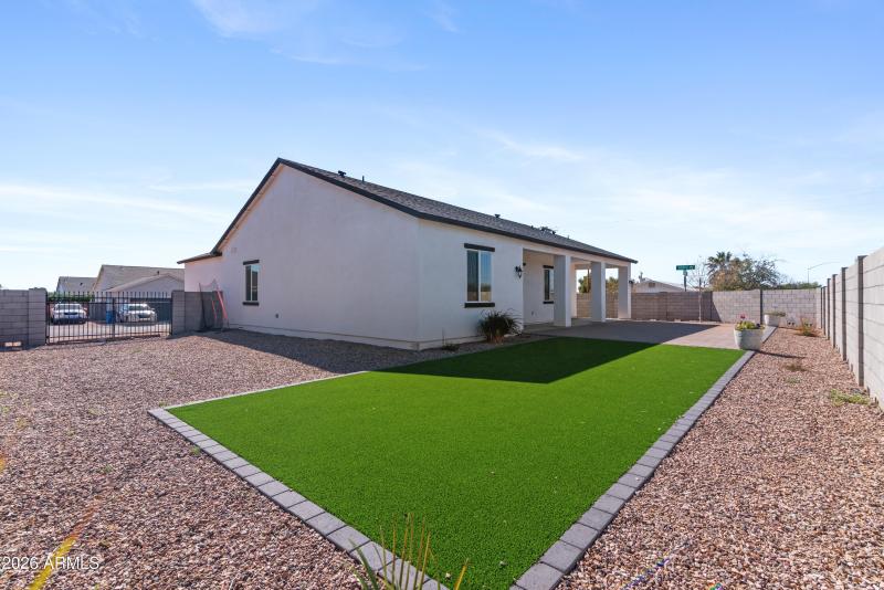 15_10530 e baltimore st-15