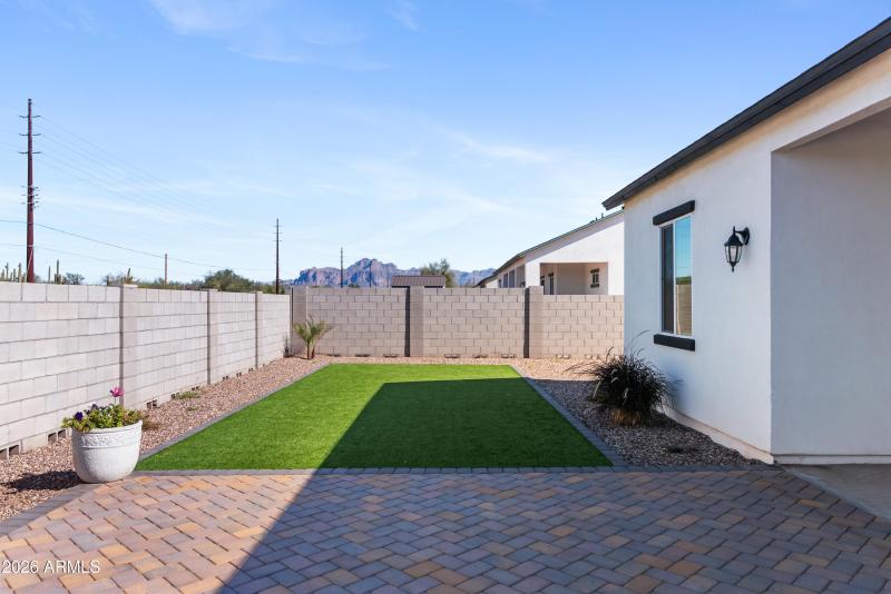 16_10530 e baltimore st-16