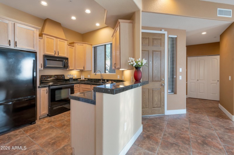 Kitchen/Entry