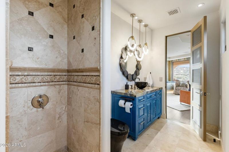 En-Suite Full Bath