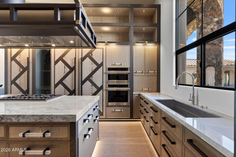 Deep Drawers, Wolf Built-In