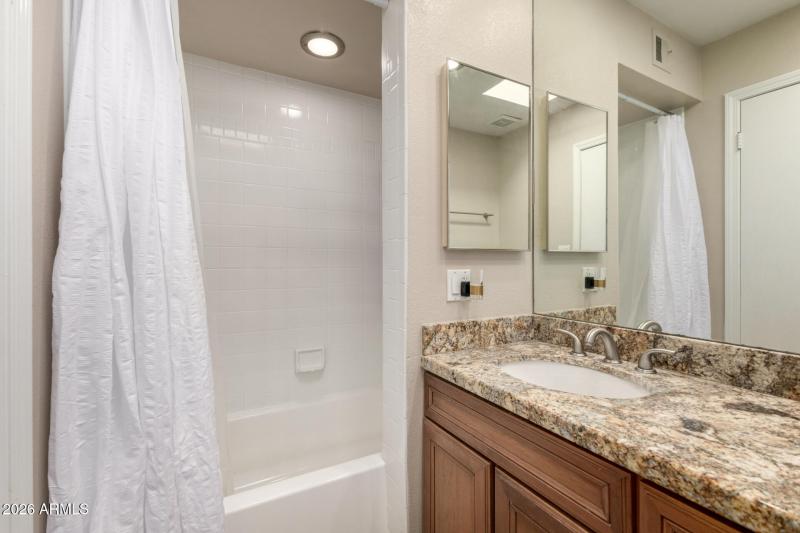 Upstairs En-suite Bathroom