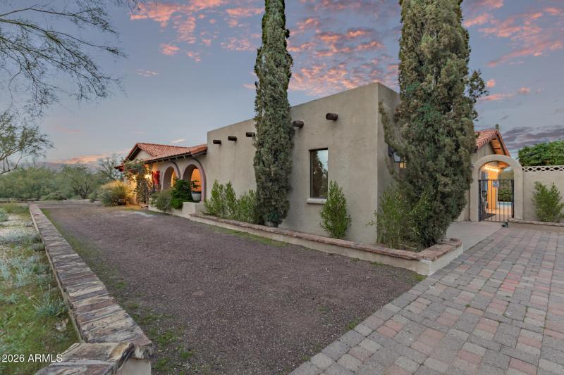 5022 E Calle De Los Flores