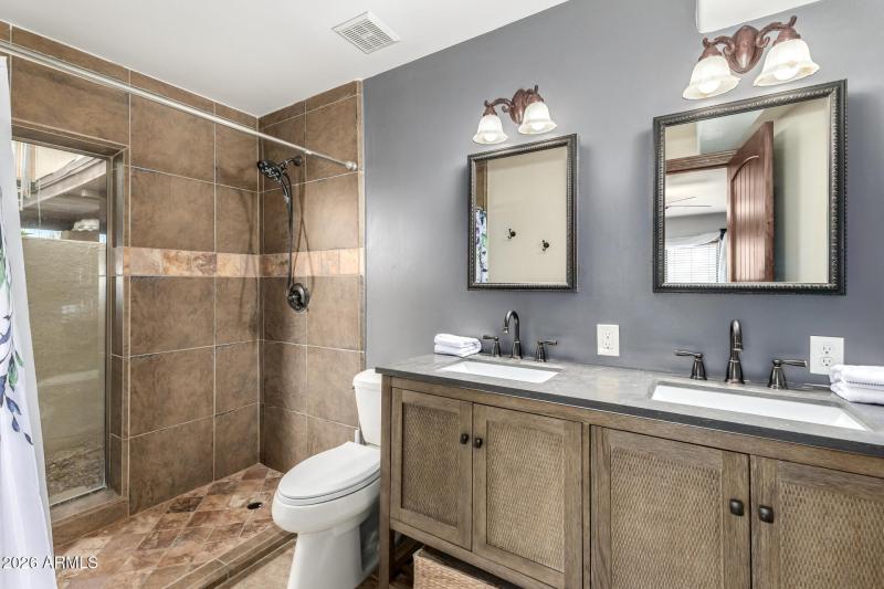 5022 E Calle De Los Flores