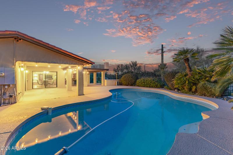 5022 E Calle De Los Flores