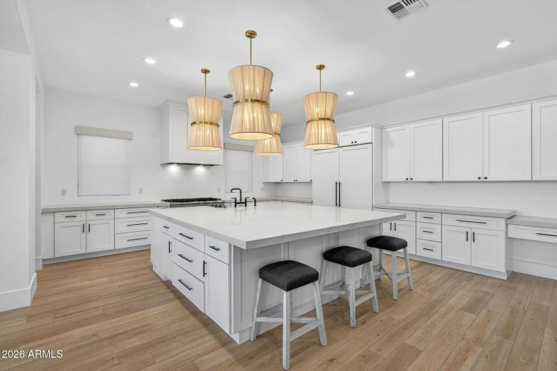 008_16-web-or-mls-21-e_natalie_way_993