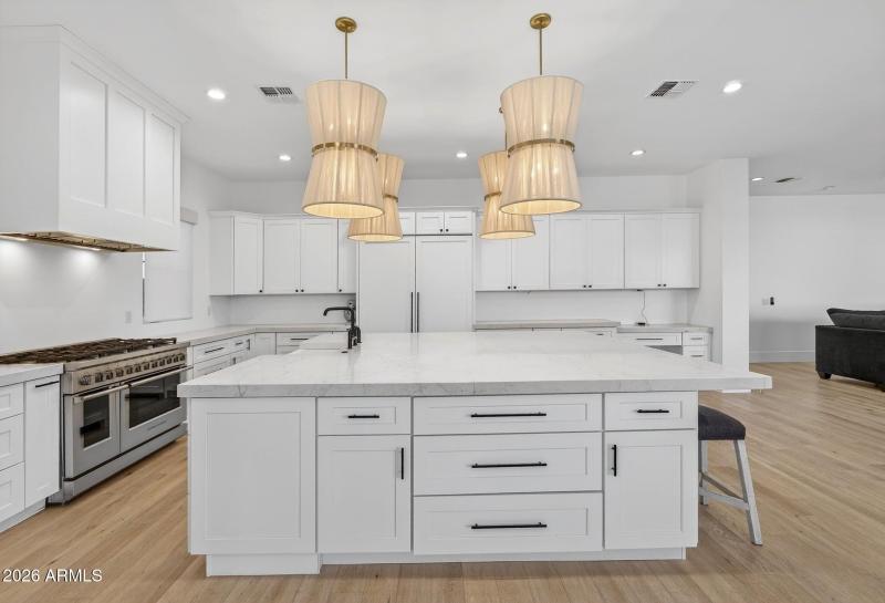 010_18-web-or-mls-22-e_natalie_way_570