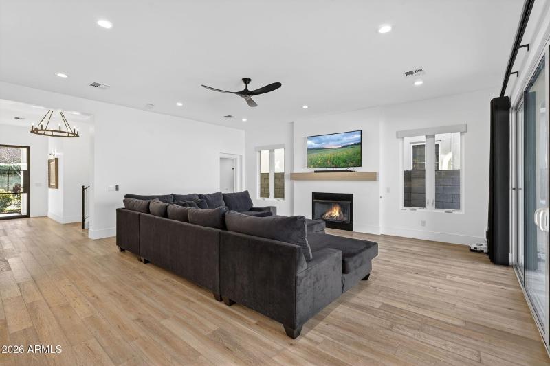 019_10-web-or-mls-13-e_natalie_way_544