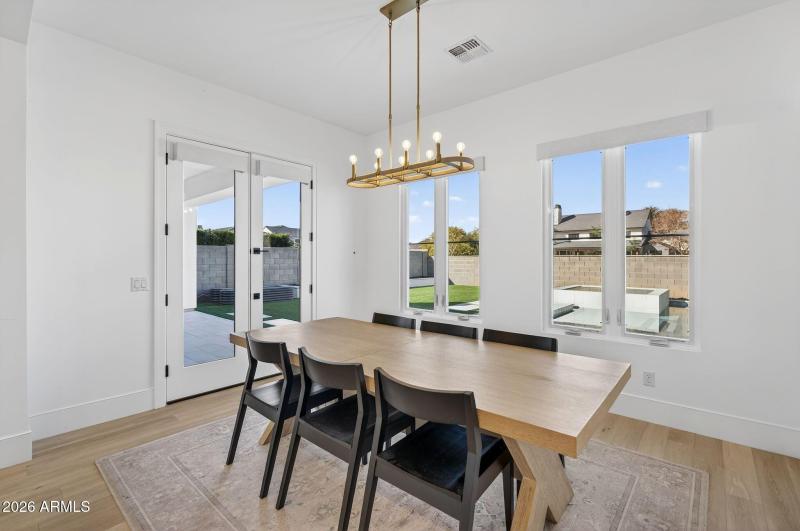 029_32-web-or-mls-34-e_natalie_way_80