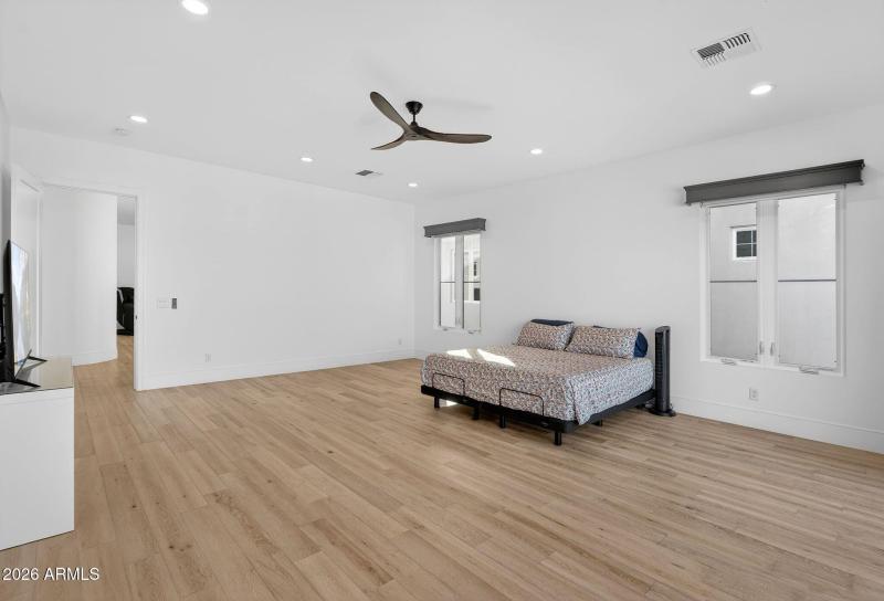 039_42-web-or-mls-42-e_natalie_way_442