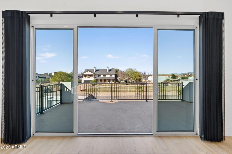 042_45-web-or-mls-45-e_natalie_way_301