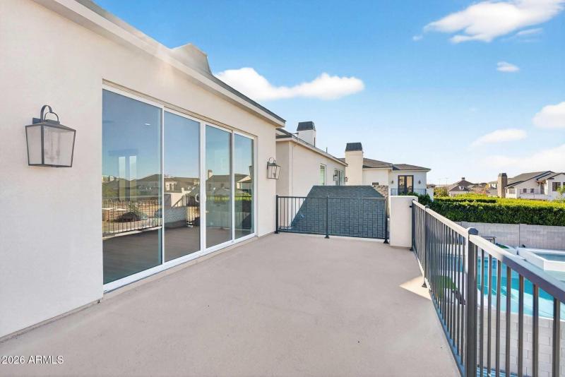 046_49-web-or-mls-49-e_natalie_way_608