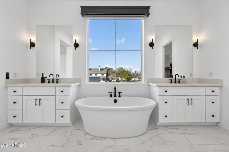 049_52-web-or-mls-51-e_natalie_way_508