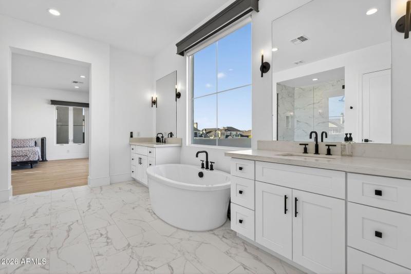 051_54-web-or-mls-54-e_natalie_way_313