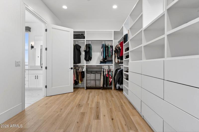 052_55-web-or-mls-56-e_natalie_way_973