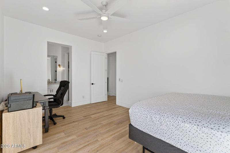 055_58-web-or-mls-60-e_natalie_way_525