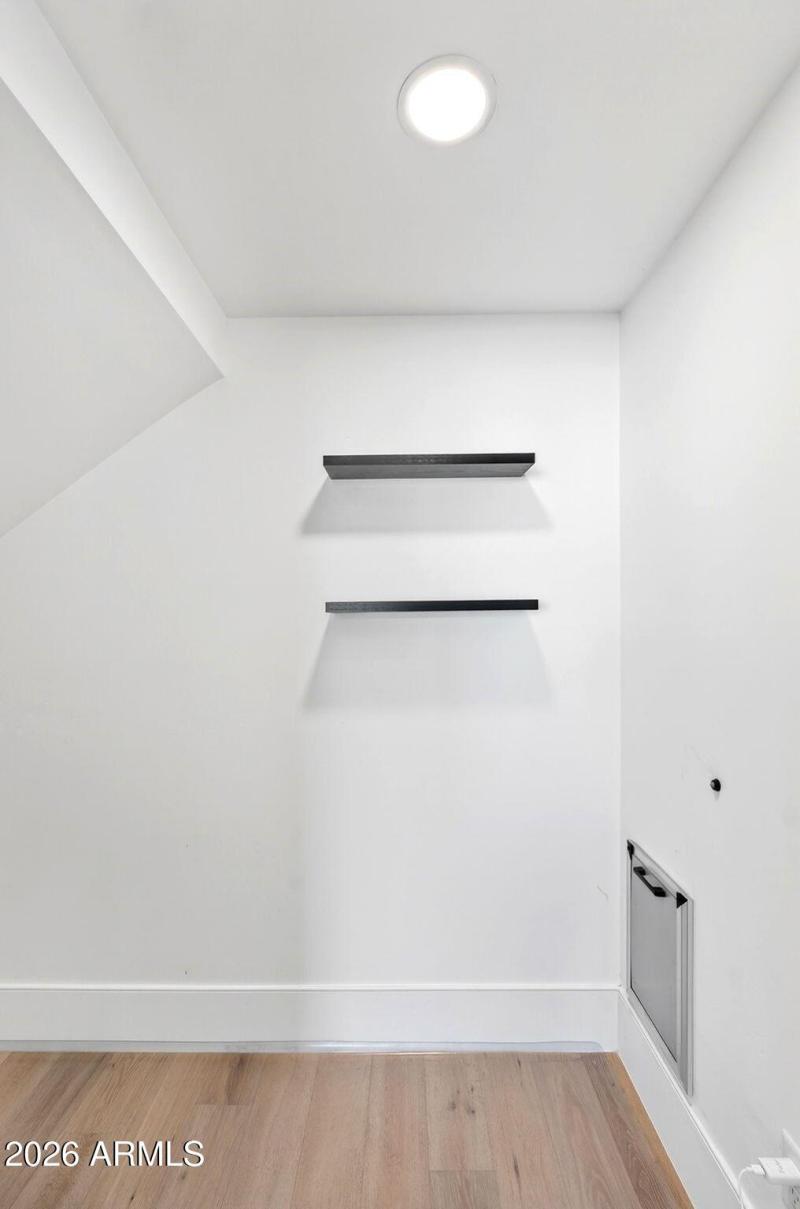 060_66-web-or-mls-15-e_natalie_way_301