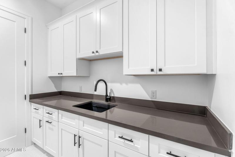 061_67-web-or-mls-58-e_natalie_way_160