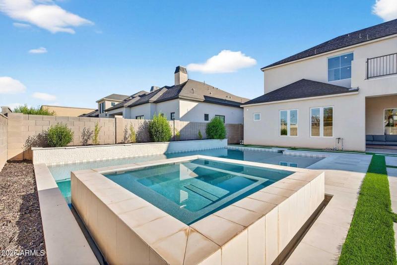 067_77-web-or-mls-80-e_natalie_way_950