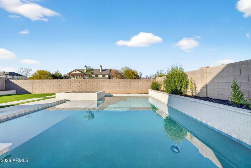 070_80-web-or-mls-78-e_natalie_way_569