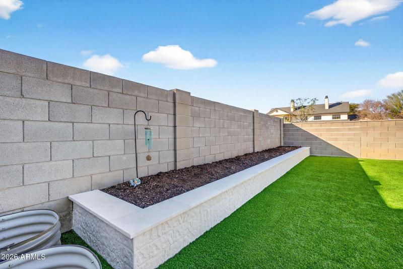 072_84-web-or-mls-76-e_natalie_way_841