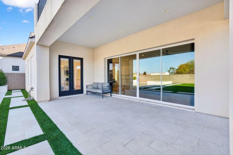 074_86-web-or-mls-75-e_natalie_way_887