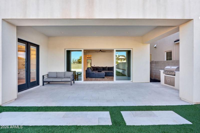 077_89-web-or-mls-82-e_natalie_way_378