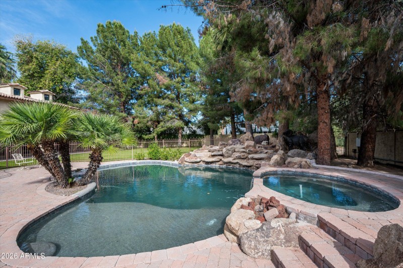 17-30EGlendaleAve-17