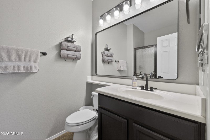 21)PRIMARY BATH