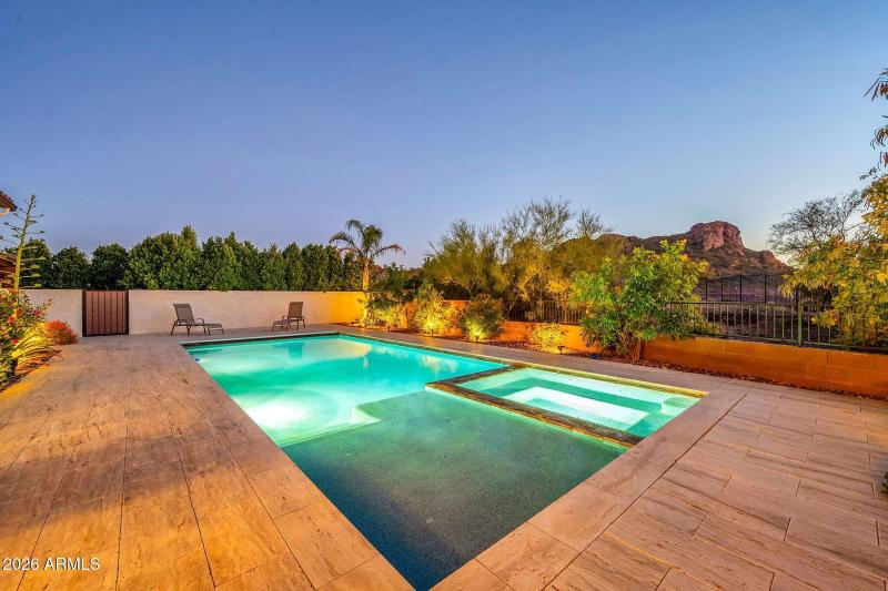 565 W Perkins St Twilight-31