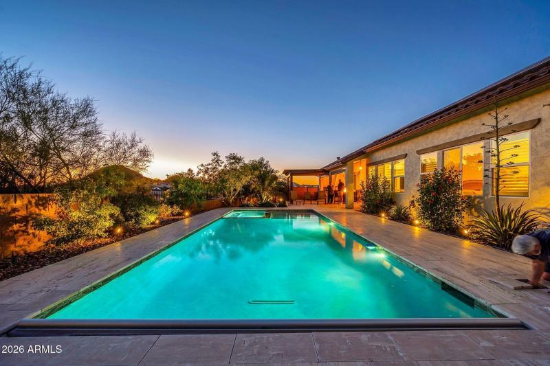 565 W Perkins St Twilight-33