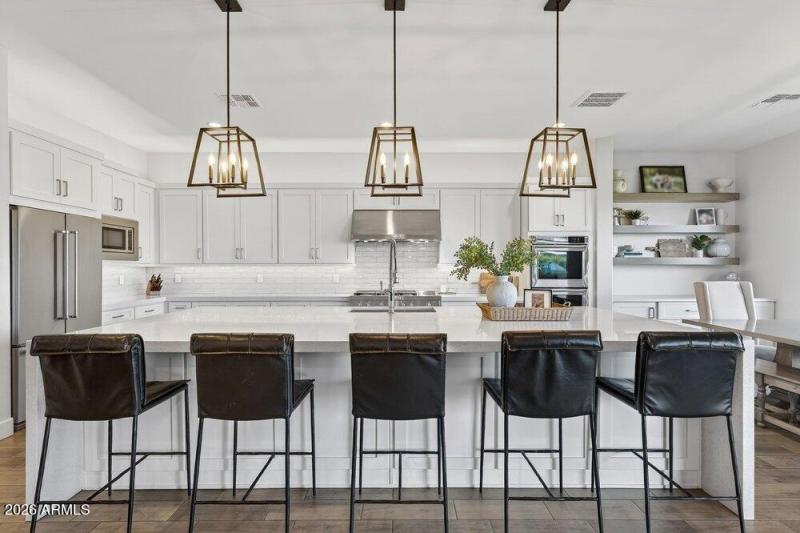 010_26-web-or-mls-62-e_marsh_rd_892