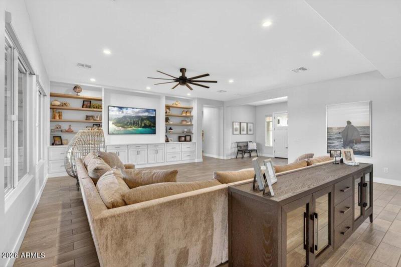 017_13-web-or-mls-76-e_marsh_rd_800