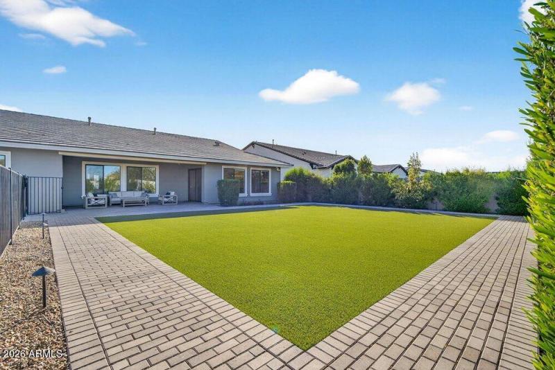 048_72-web-or-mls-99-e_marsh_rd_293