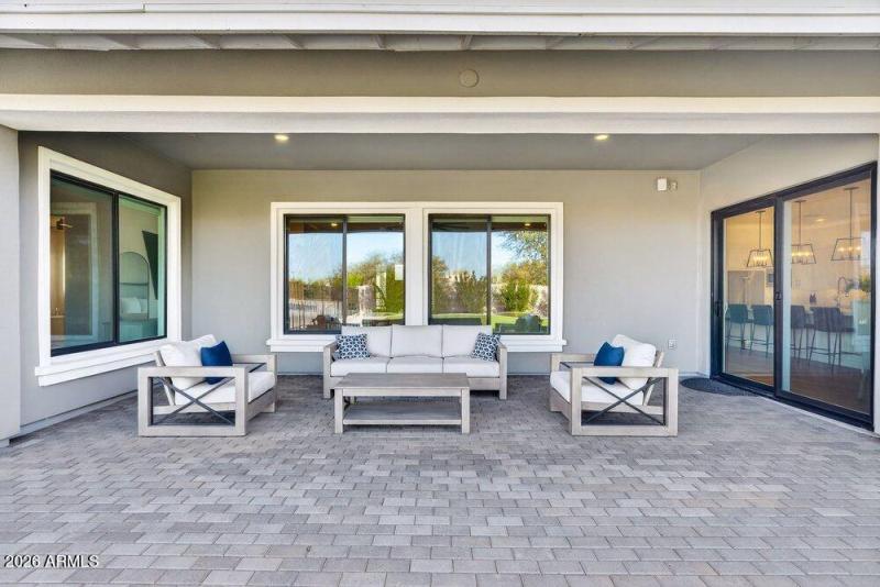 049_79-web-or-mls-00-e_marsh_rd_565