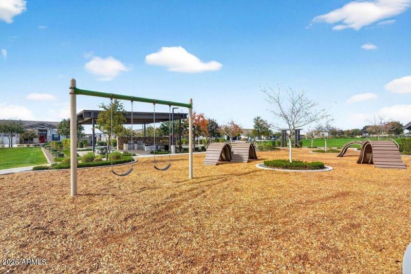 063_115-web-or-mls-26-e_marsh_rd_827