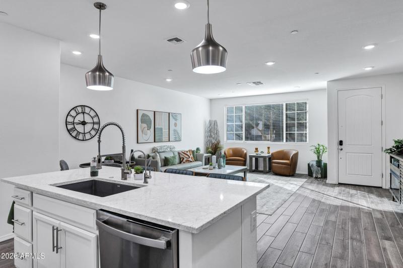 1825 E Hampton Ln-13