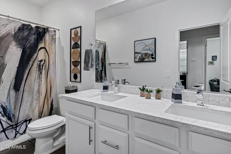 1825 E Hampton Ln-18