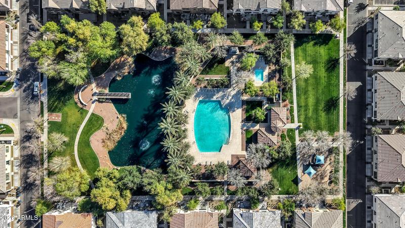 1825 E Hampton Ln-32