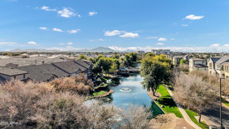 1825 E Hampton Ln-33