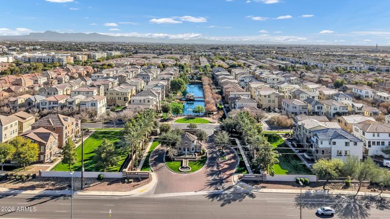 1825 E Hampton Ln-35