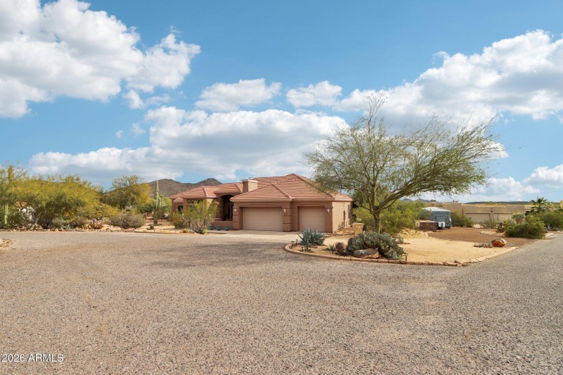 Expansive lot